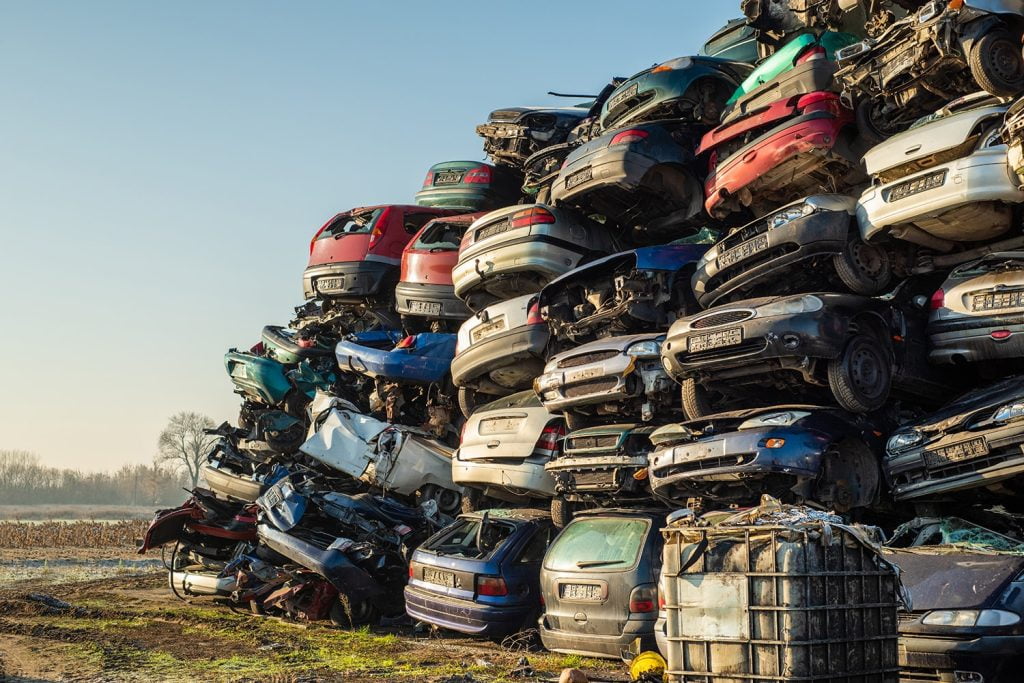 Złomowisko, auto złom, złomowanie auta,